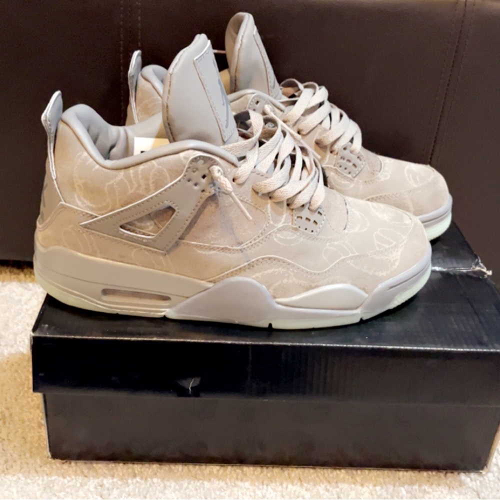 Kaws Jordan 4